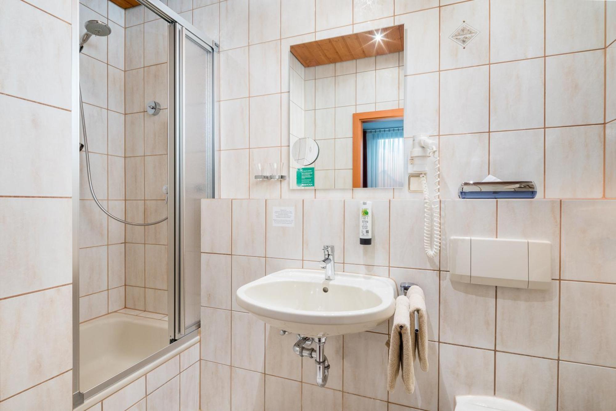Hotel Straubs Schoene Aussicht Klingenberg am Main Extérieur photo
