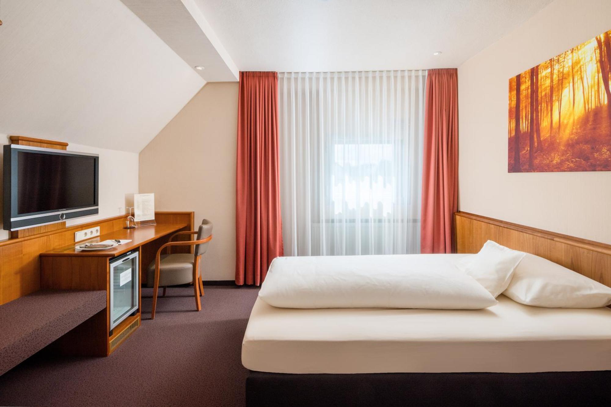 Hotel Straubs Schoene Aussicht Klingenberg am Main Extérieur photo