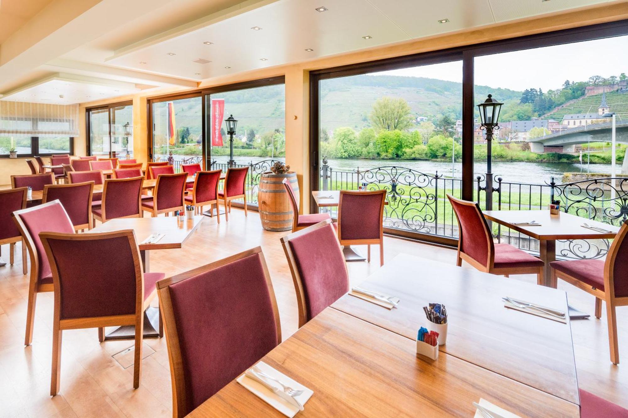 Hotel Straubs Schoene Aussicht Klingenberg am Main Extérieur photo