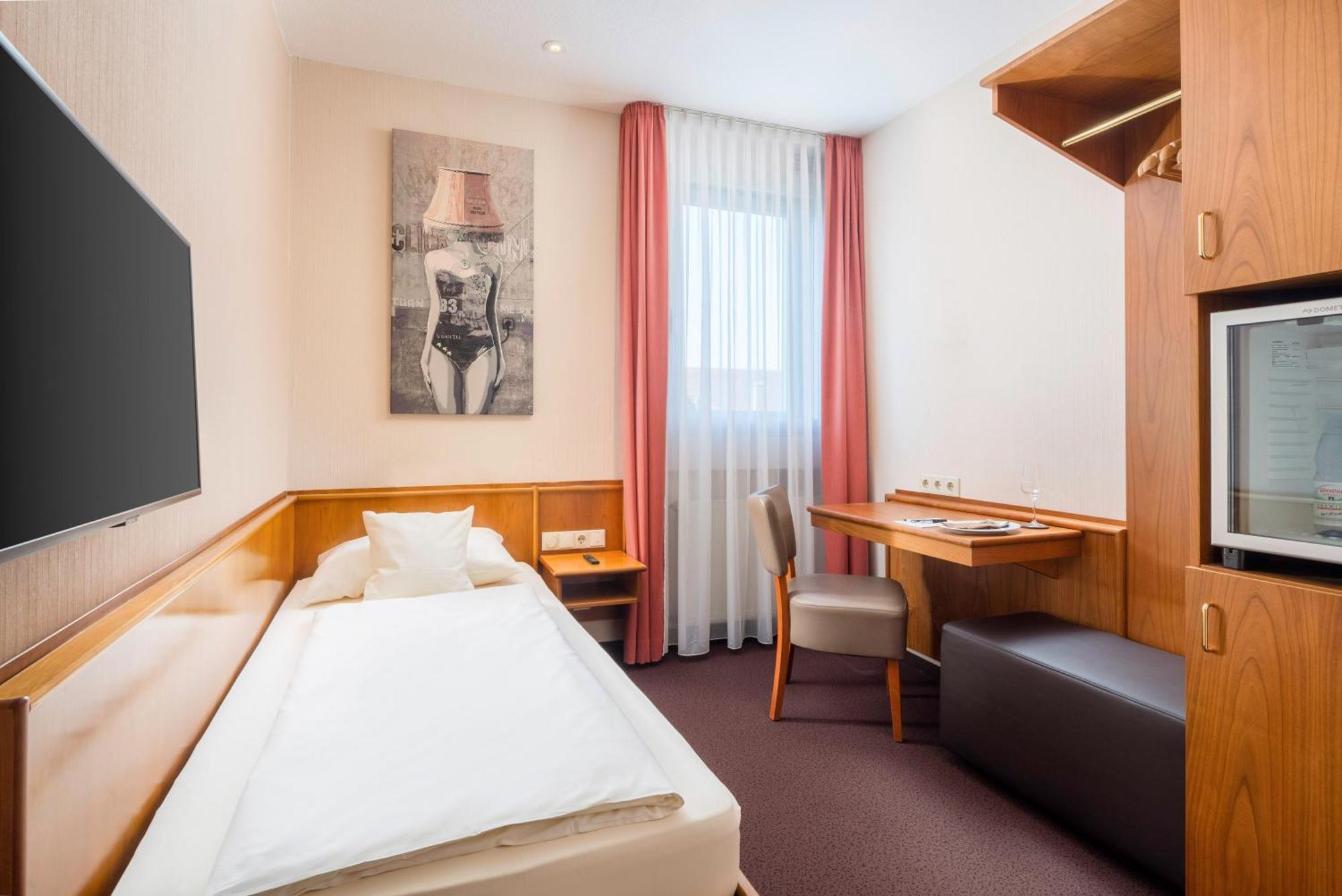 Hotel Straubs Schoene Aussicht Klingenberg am Main Extérieur photo