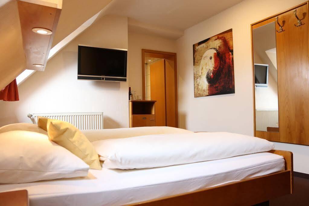 Hotel Straubs Schoene Aussicht Klingenberg am Main Extérieur photo